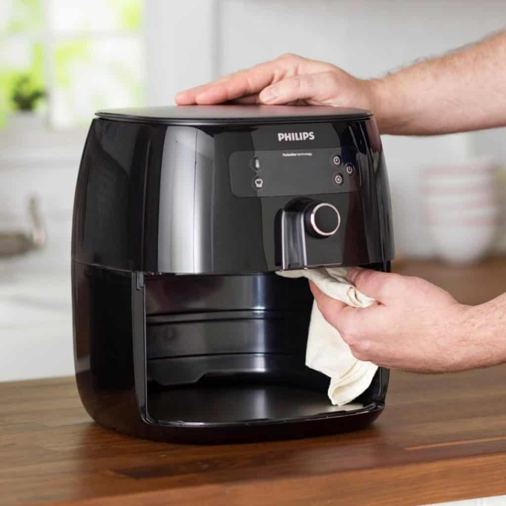 Aprenda como limpar sua Air Fryer de forma eficiente e mantenha-a sempre em ótimas condições de uso.