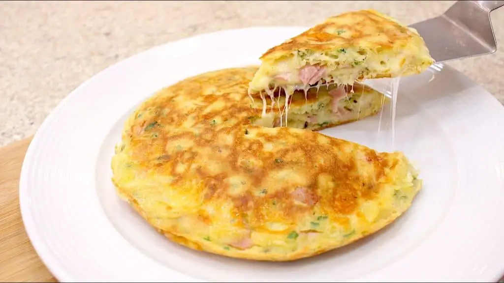 Personalize a sua omelete na Air Fryer com seus ingredientes favoritos para uma refeição saudável e saborosa.