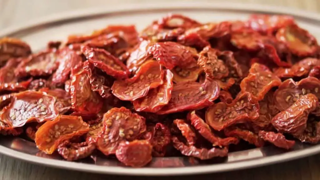 Transforme tomates em deliciosos petiscos crocantes com a air fryer.